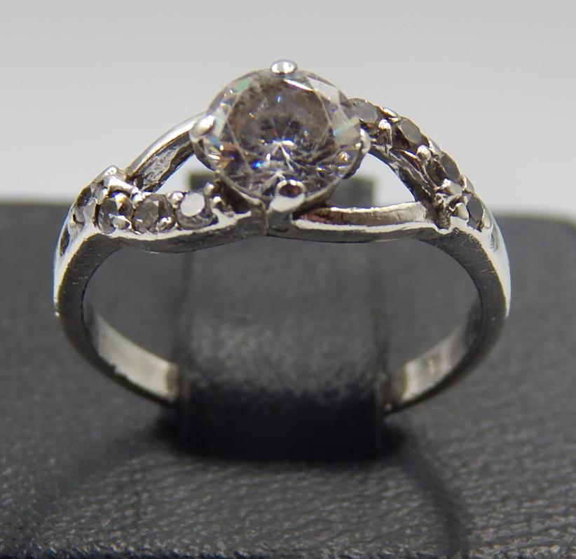 Серебряное кольцо с цирконием (31302585) 0