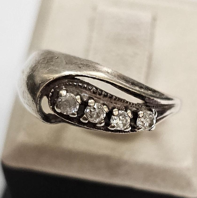 Серебряное кольцо с цирконием (33792165) 0