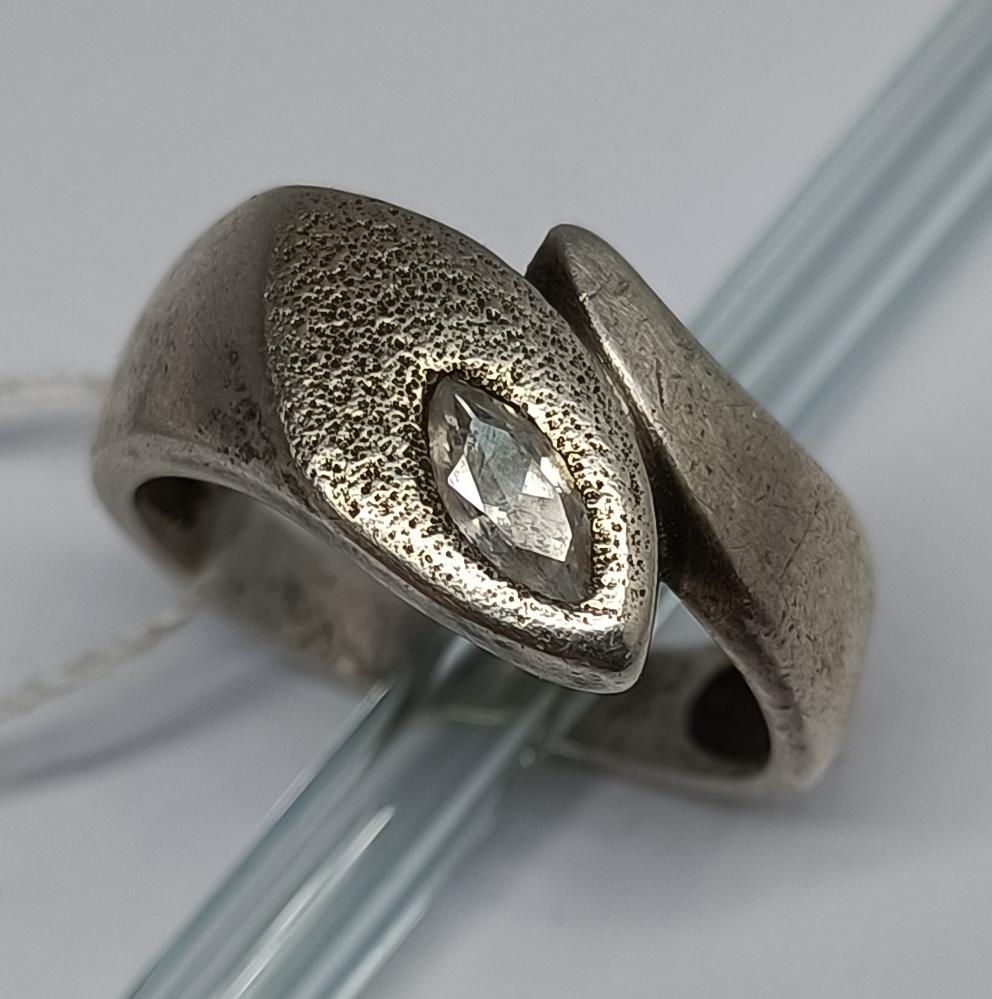 Серебряное кольцо с цирконием (33726092) 0