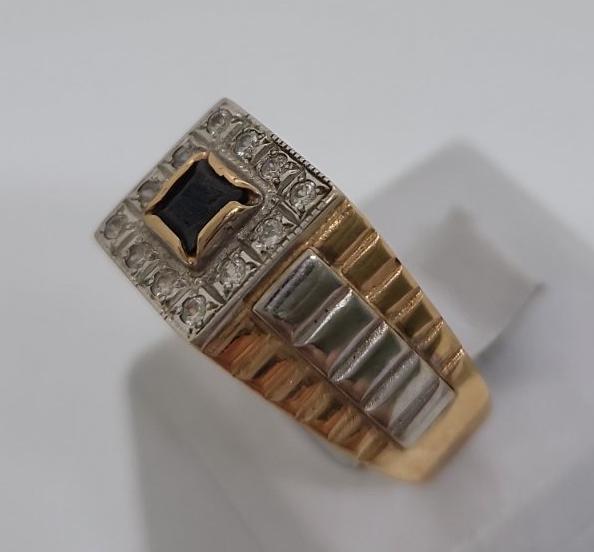 Перстень из красного и белого золота с ониксом и цирконием (33543301)  1