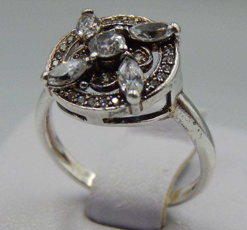 Серебряное кольцо с цирконием (31098498) 0
