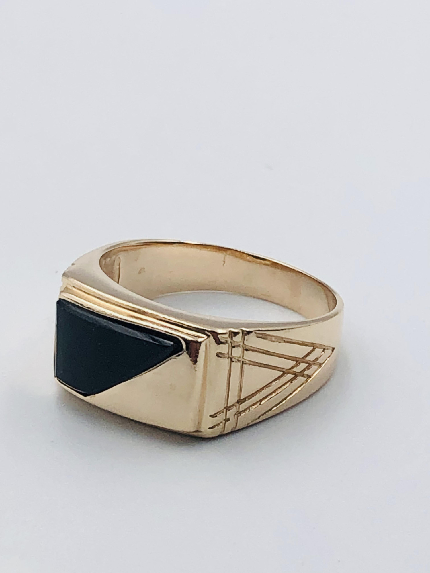 Перстень из красного золота с ониксом (33615372) 1