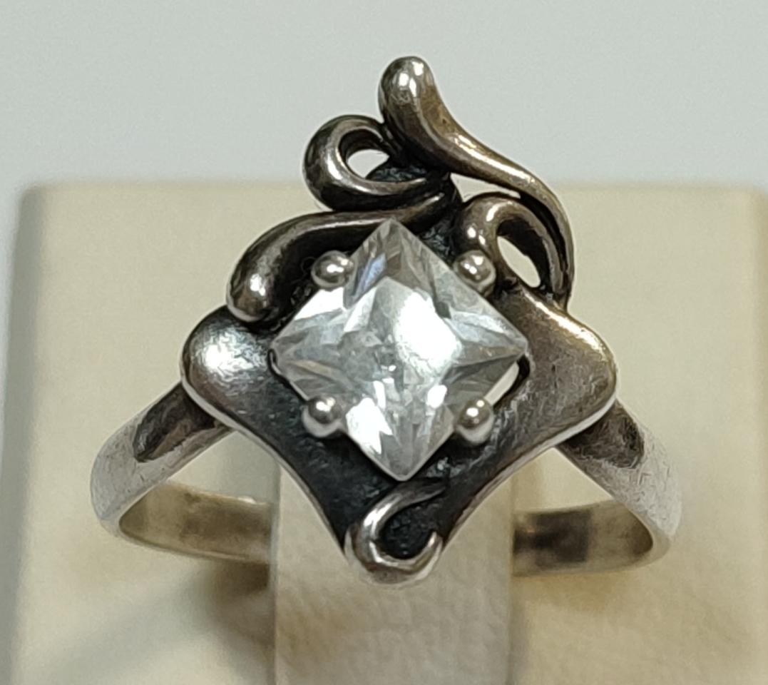 Серебряное кольцо с цирконием (33722214) 0
