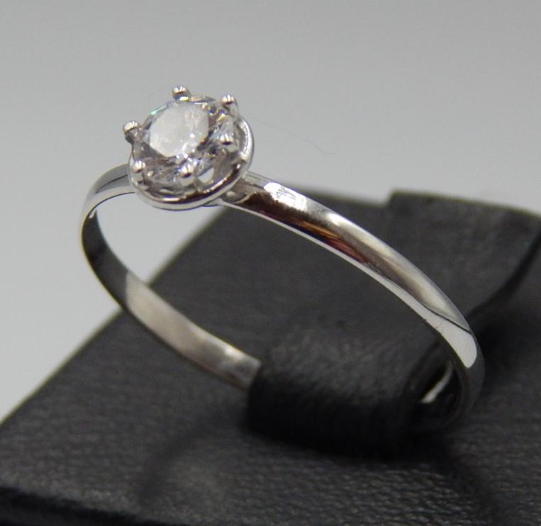 Серебряное кольцо с цирконием (31291711) 0