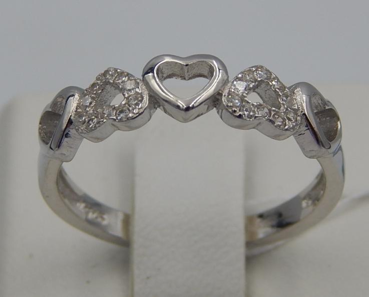Серебряное кольцо с цирконием (28350422) 0
