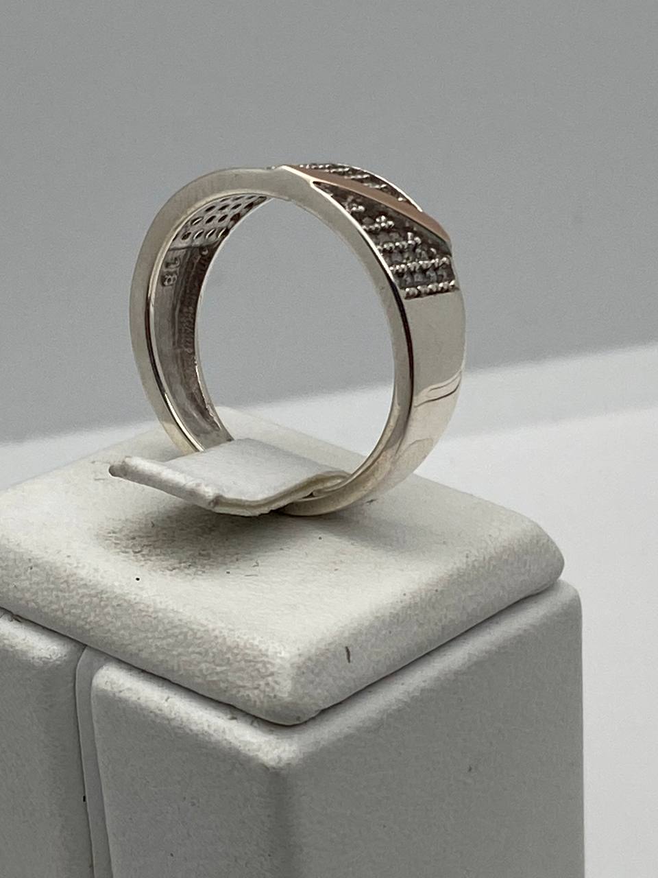 Серебряное кольцо с золотой вставкой и цирконием (30567826) 2