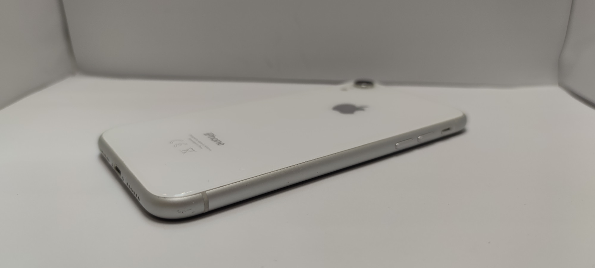Apple iPhone XR 64Gb White (MRY52) 3