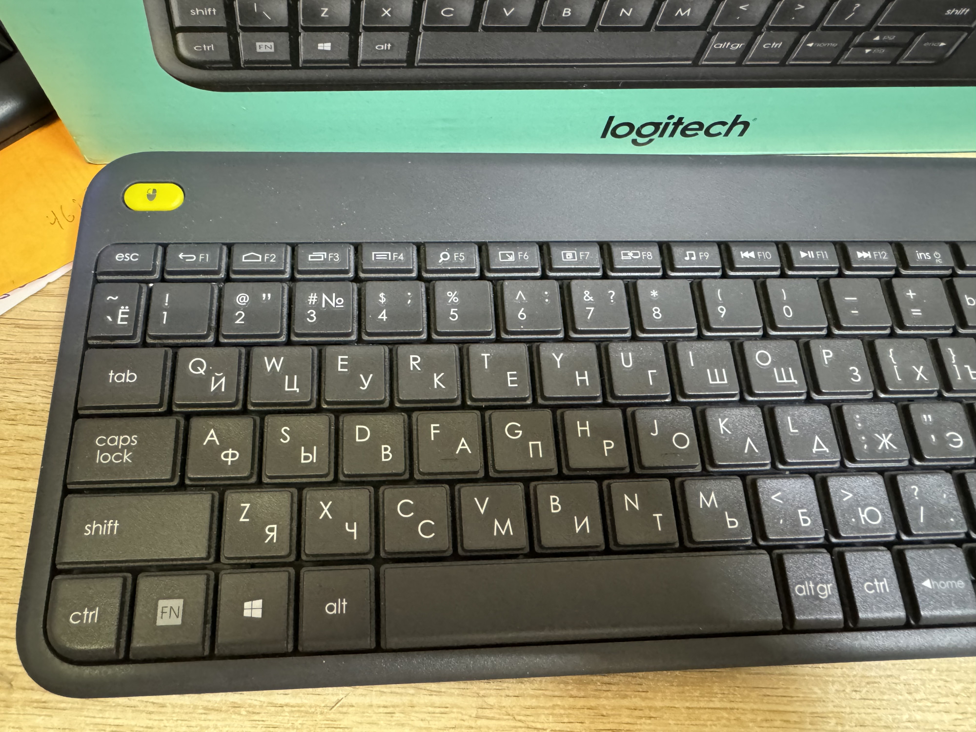 Бездротова клавіатура Logitech K400 Plus 1
