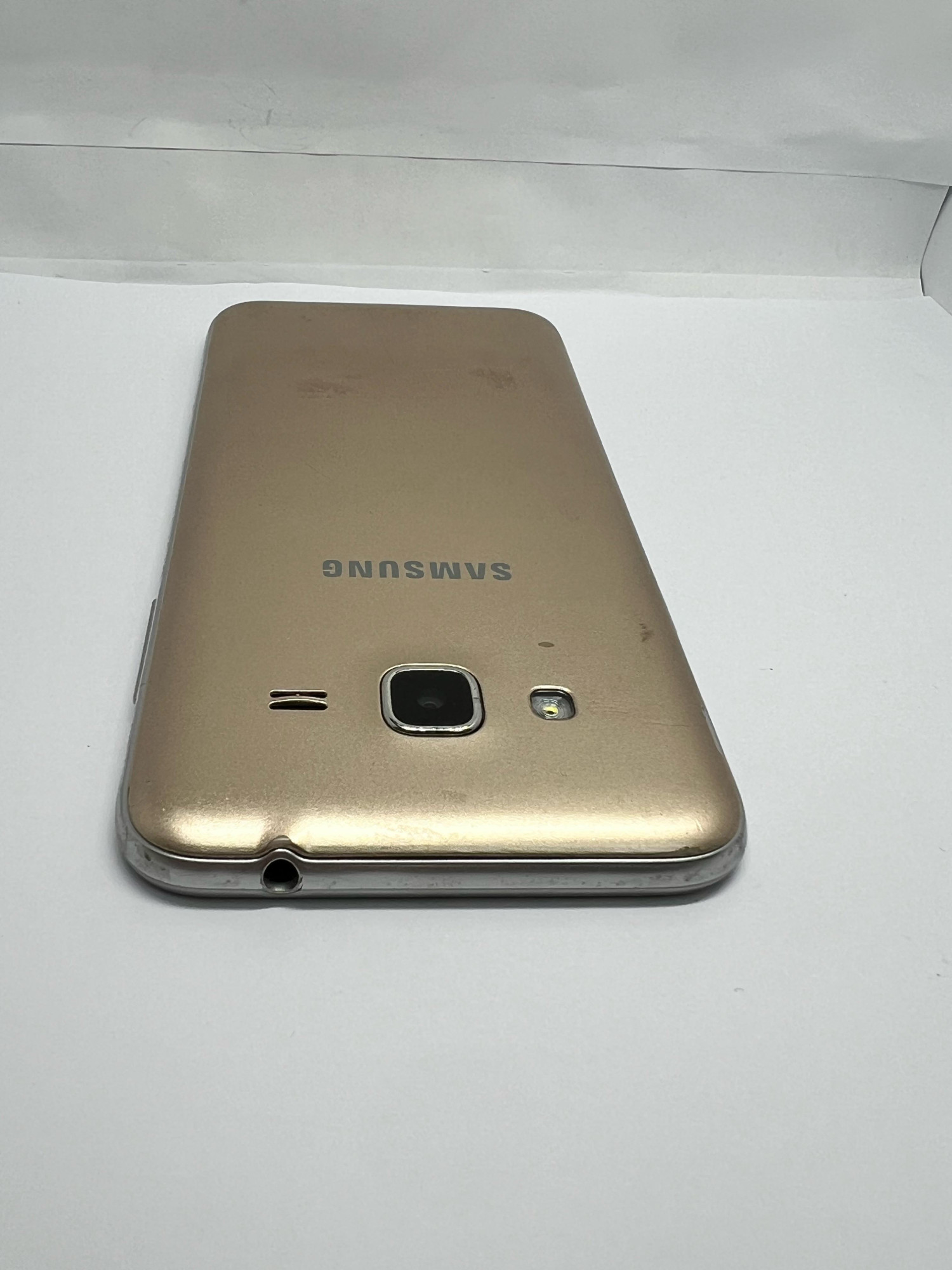 Samsung Galaxy J3 (SM-J320FN) 1/8Gb 1