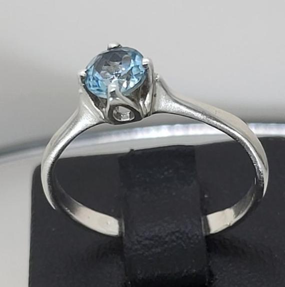 Серебряное кольцо с цирконием (33962948) 0