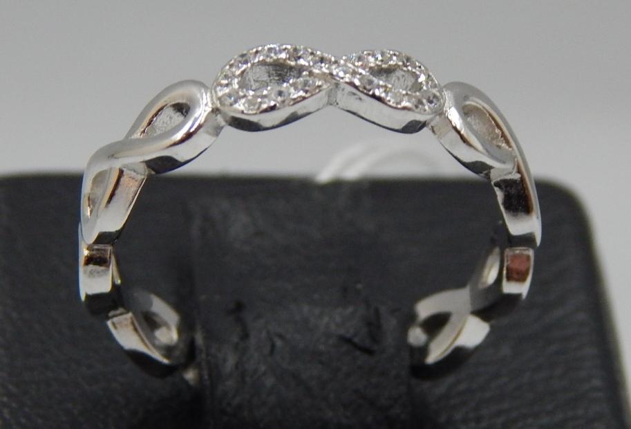 Серебряное кольцо с цирконием (30506635) 1