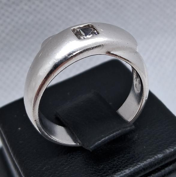 Серебряное кольцо с цирконием (32488528) 0