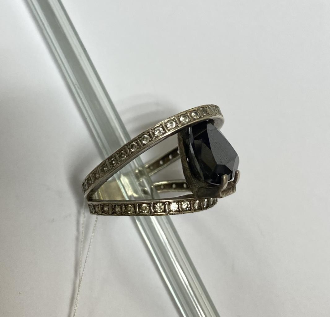 Серебряное кольцо с цирконием и ониксом (33764161) 1