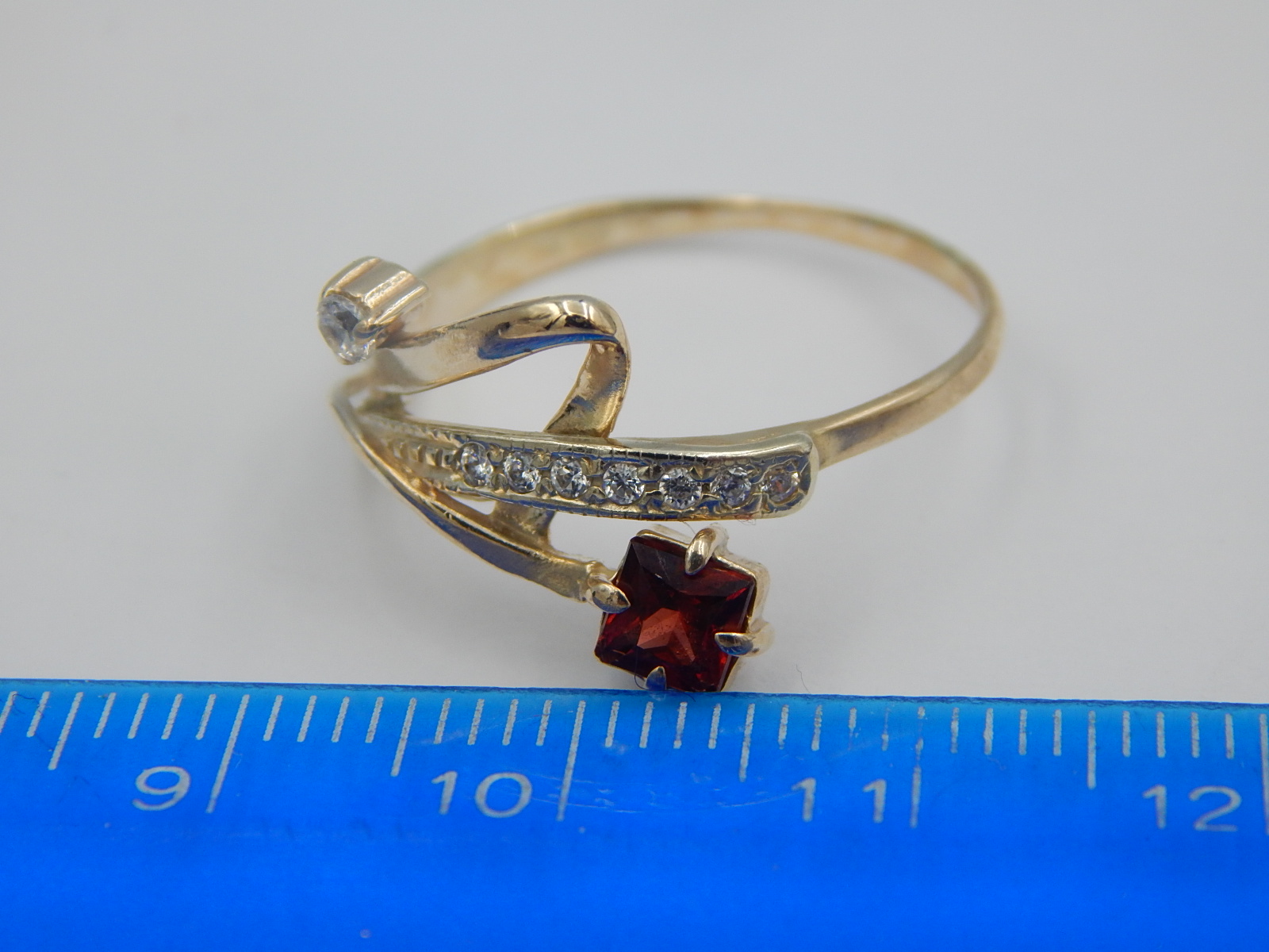 Кольцо из красного и белого золота с цирконием (30529443) 4