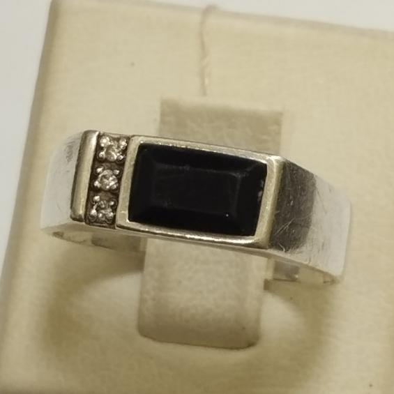 Серебряный перстень с ониксом и цирконием (33481567) 2