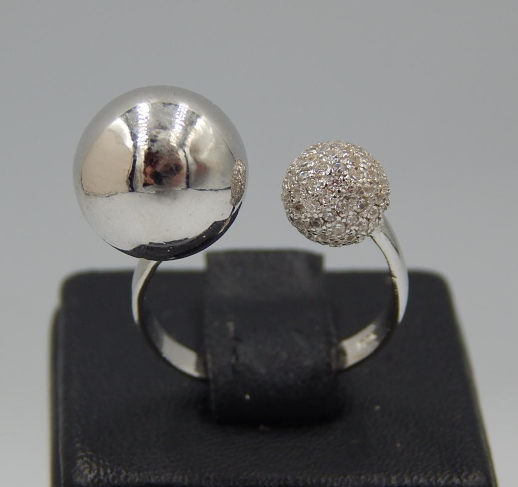 Серебряное кольцо с цирконием (33056018) 0