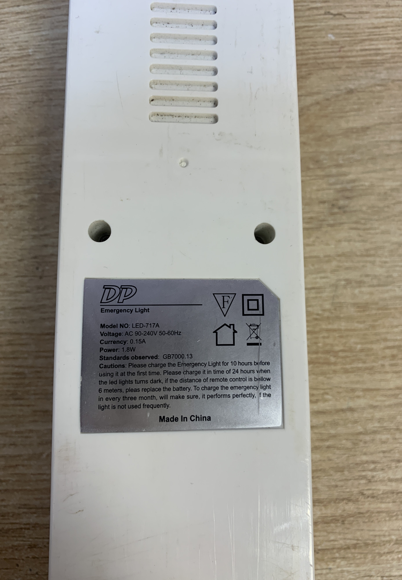 Переносной аккумуляторный светильник DP LED-717A 1