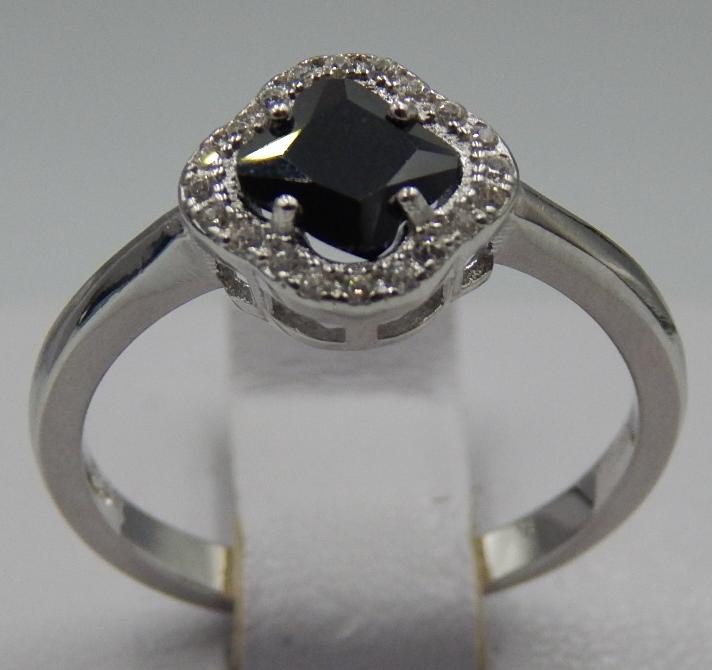 Серебряное кольцо с цирконием (31385301) 0
