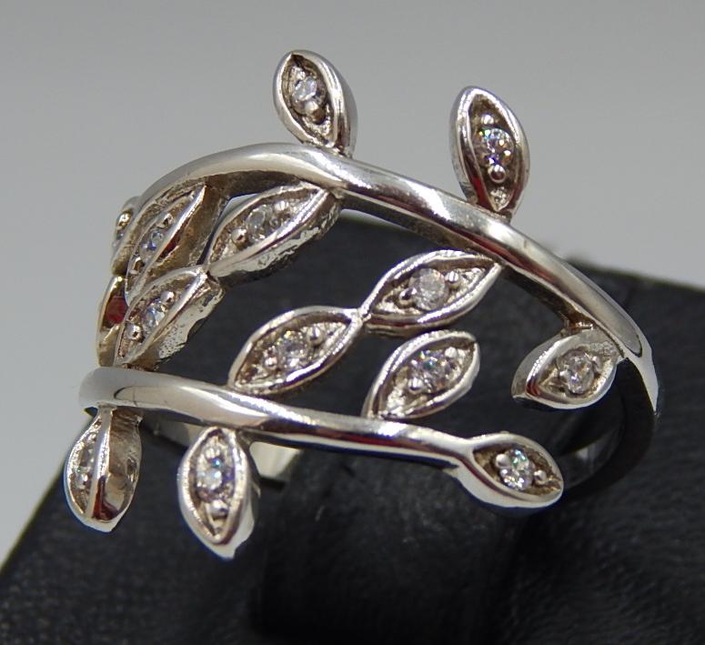 Серебряное кольцо с цирконием (30667567) 1