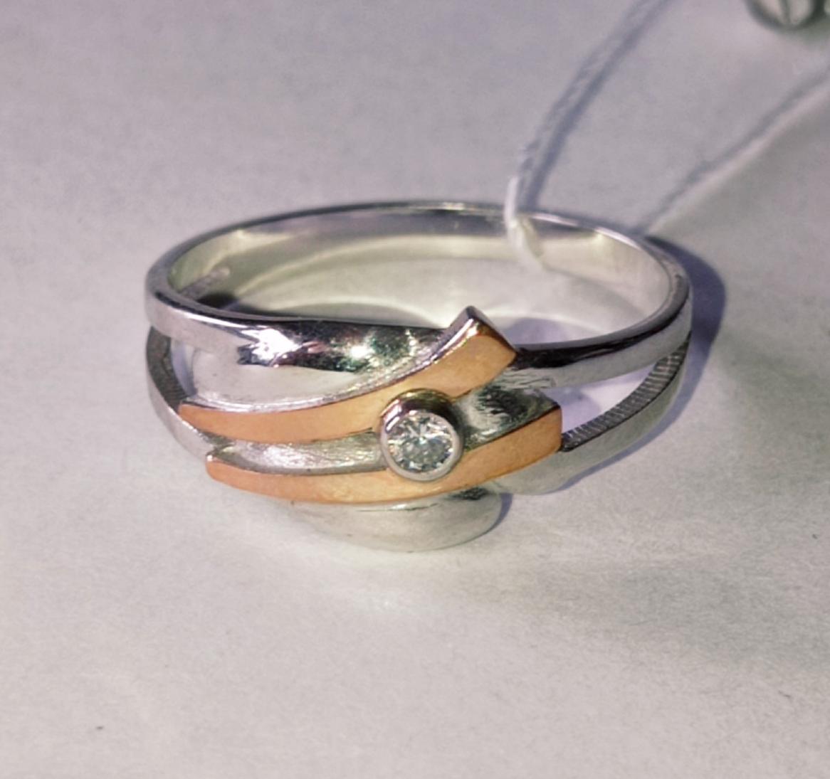 Серебряное кольцо с золотой вставкой и цирконием (16555872) 0