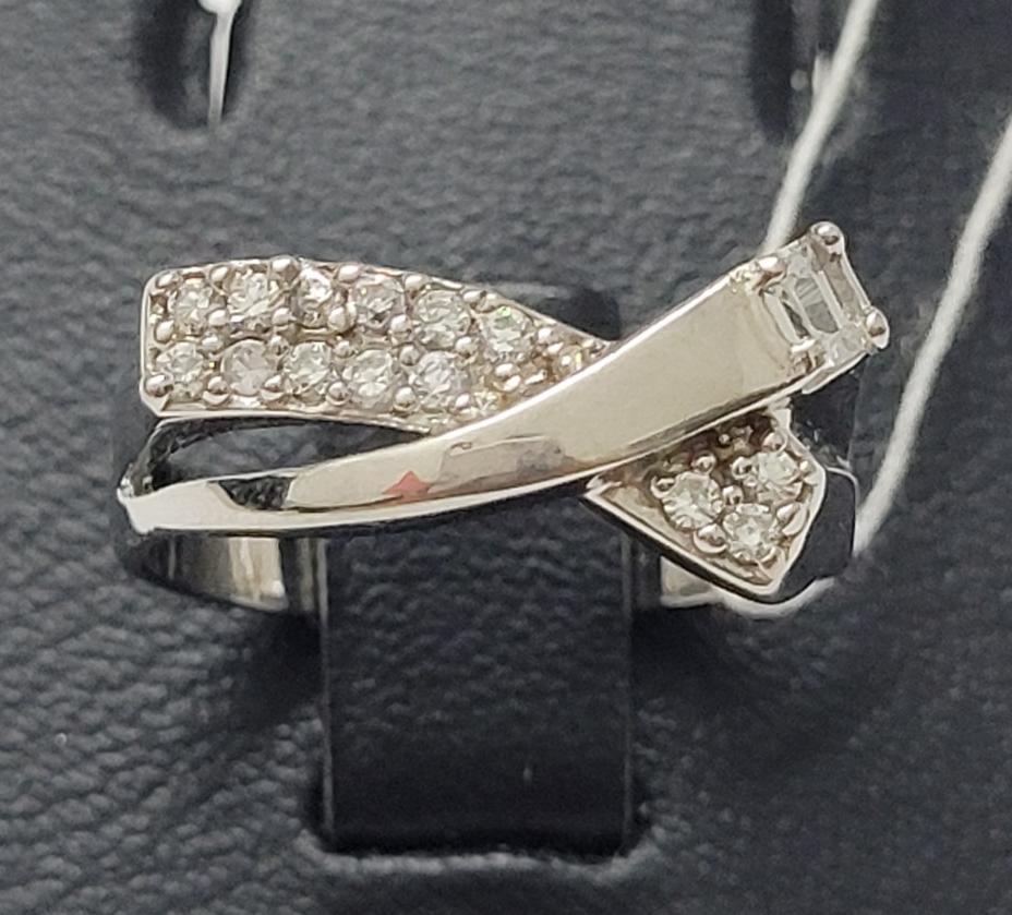 Серебряное кольцо с цирконием (30509897) 0