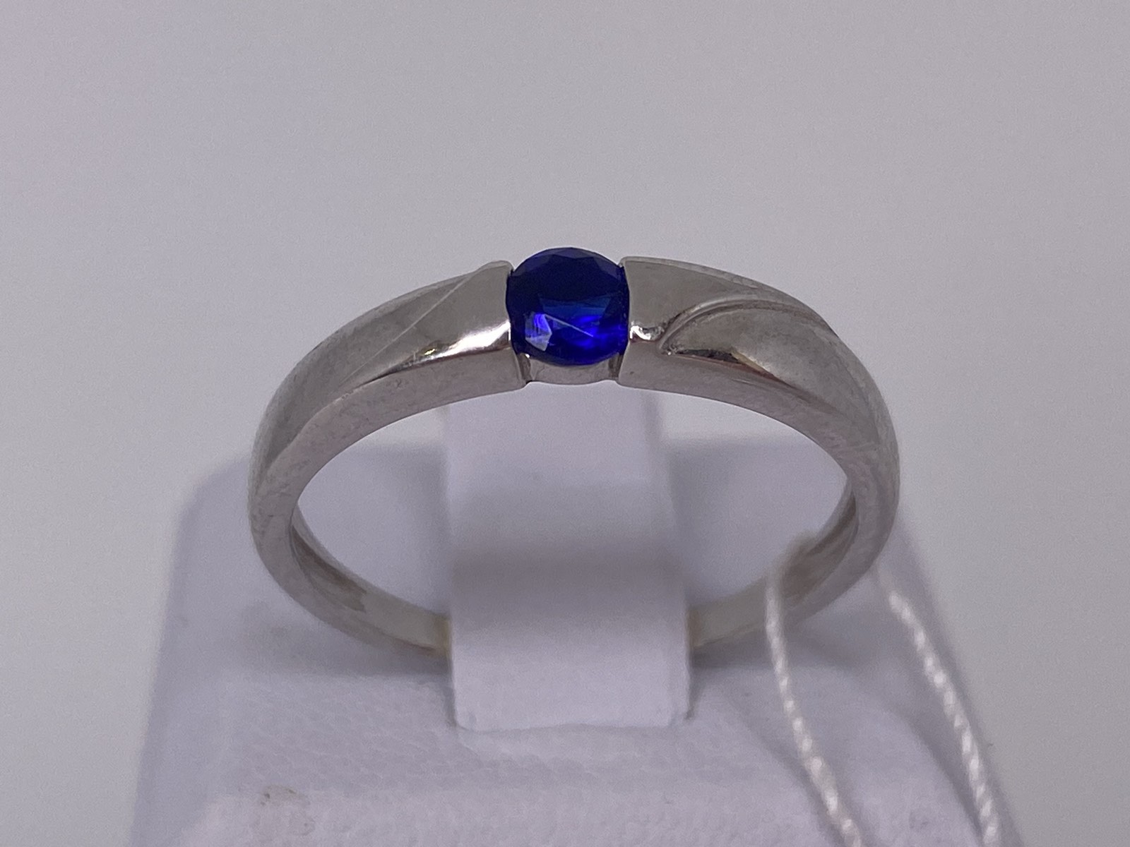 Серебряное кольцо с цирконием (29644299) 0