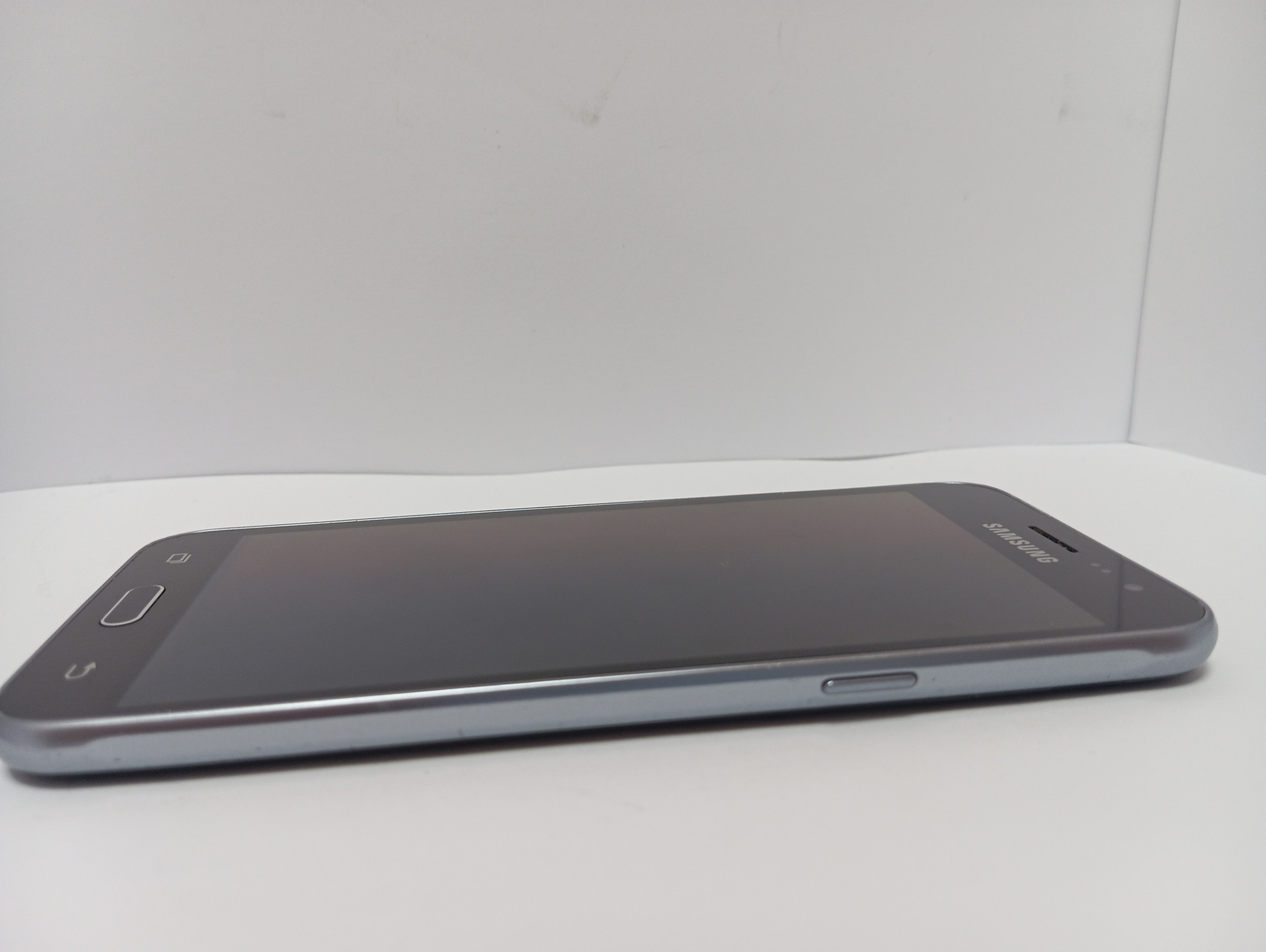 Samsung Galaxy J3 (SM-J320F) 1/8Gb 6