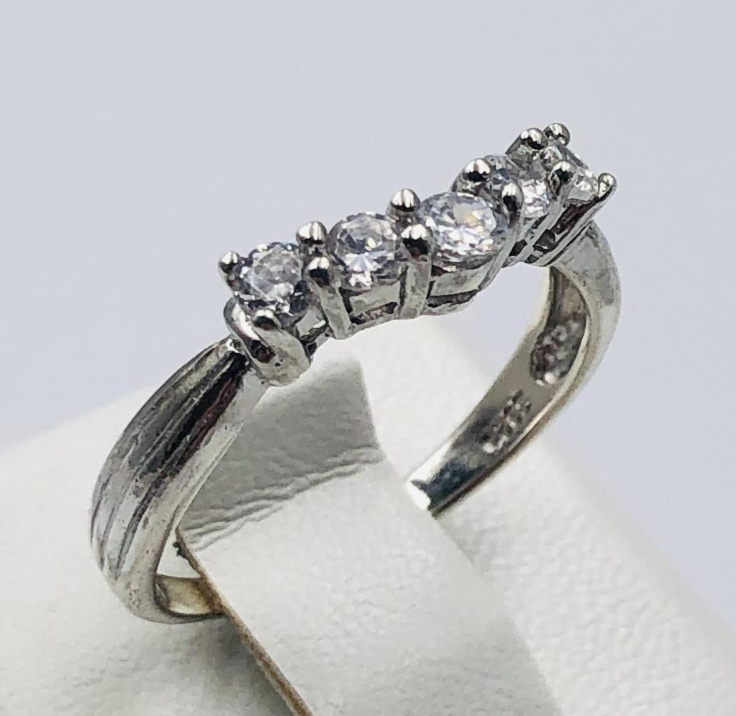 Серебряное кольцо с цирконием (33895716) 0