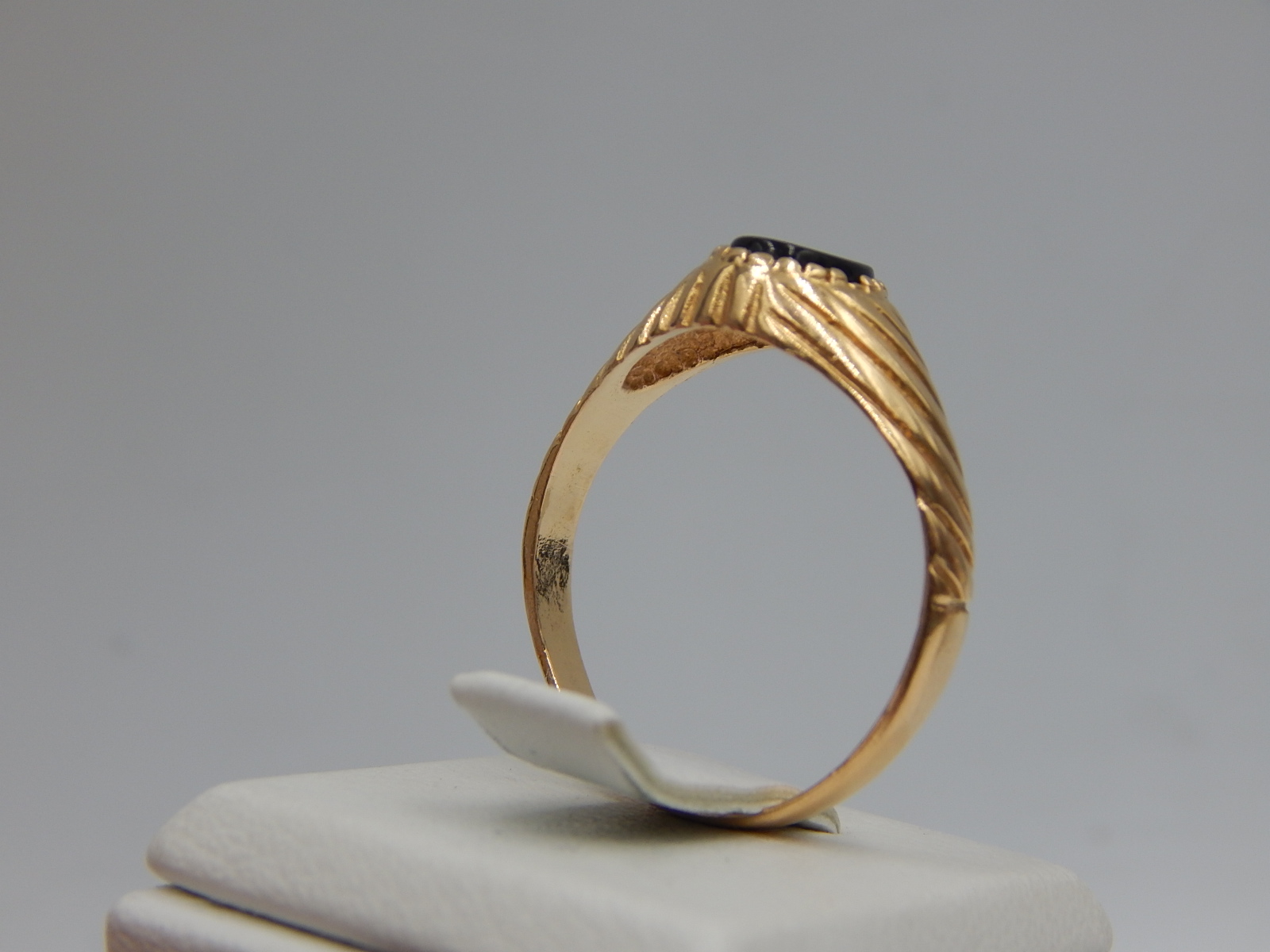 Кольцо из желтого золота с ониксом (28199825) 4