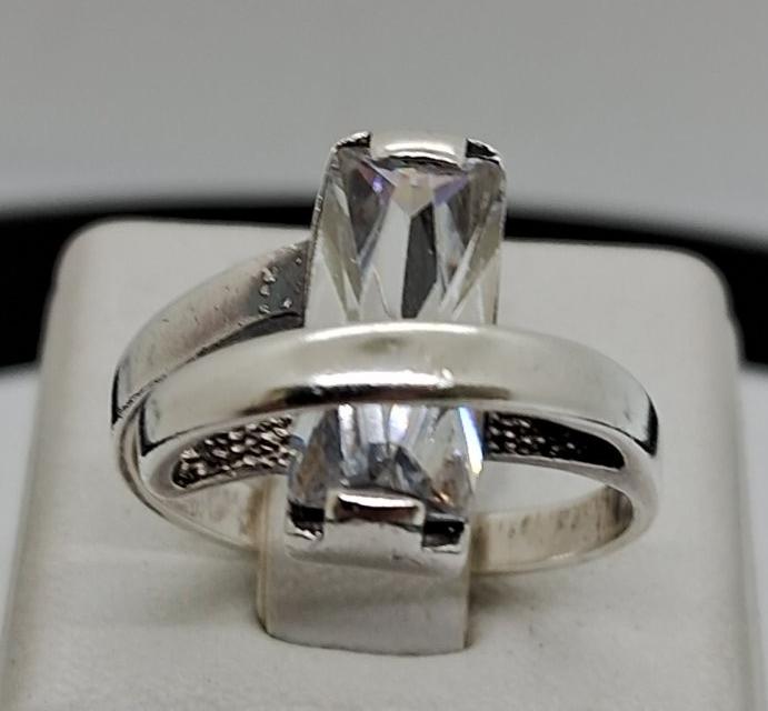 Серебряное кольцо с цирконием (32763572) 0