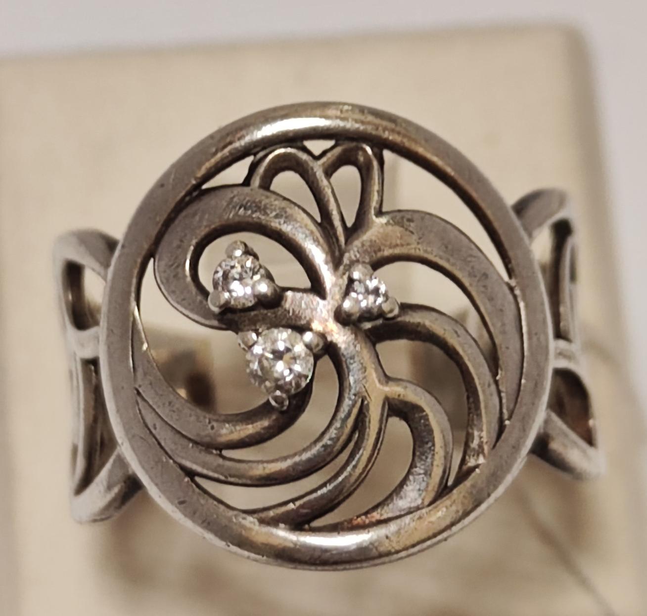 Серебряное кольцо с цирконием (33674555) 0