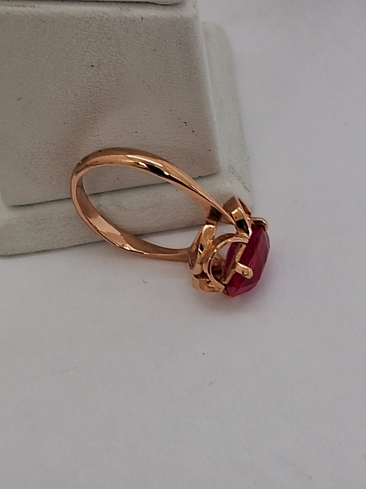 Кольцо из красного золота с корундом (33132363) 6