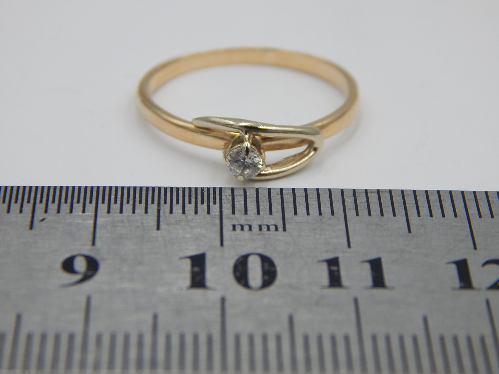 Кольцо из красного и белого золота с цирконием (32900420) 6