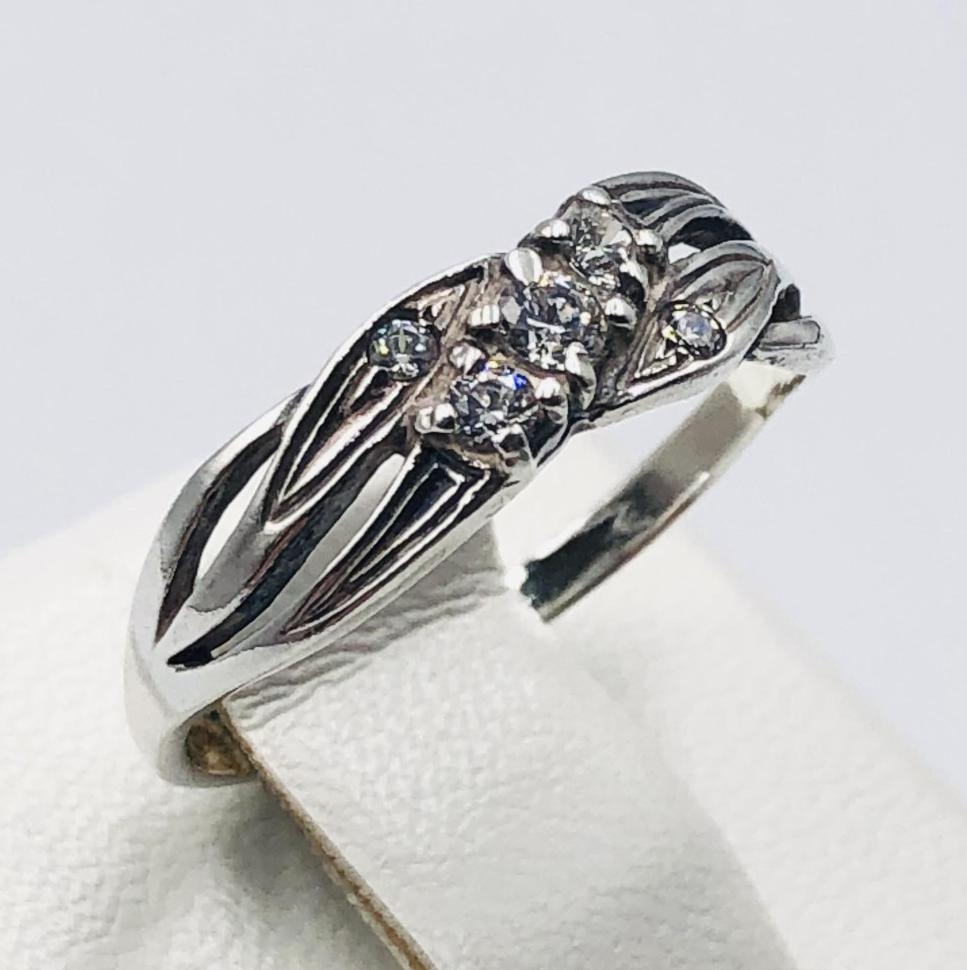 Серебряное кольцо с цирконием (33894494) 0