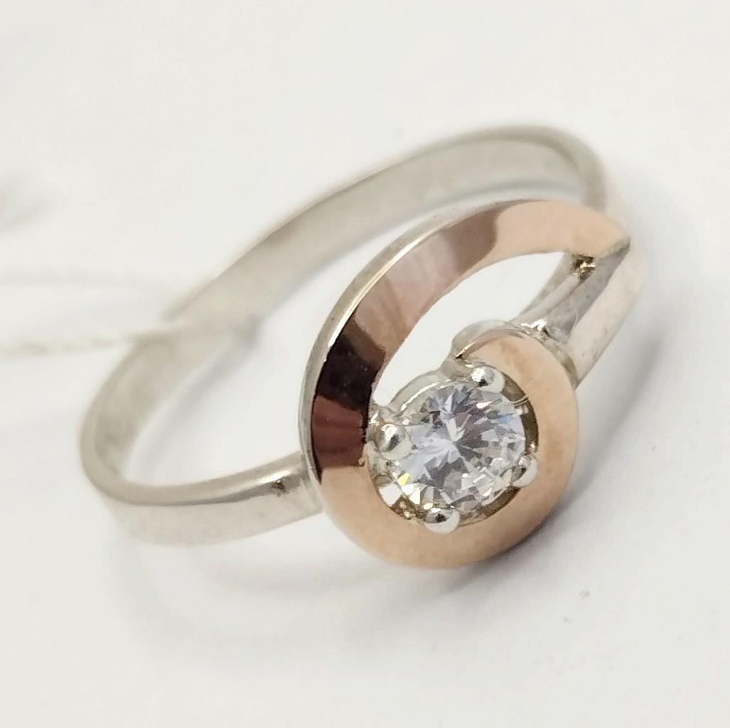 Серебряное кольцо с золотой вставкой и цирконием (33378427) 0