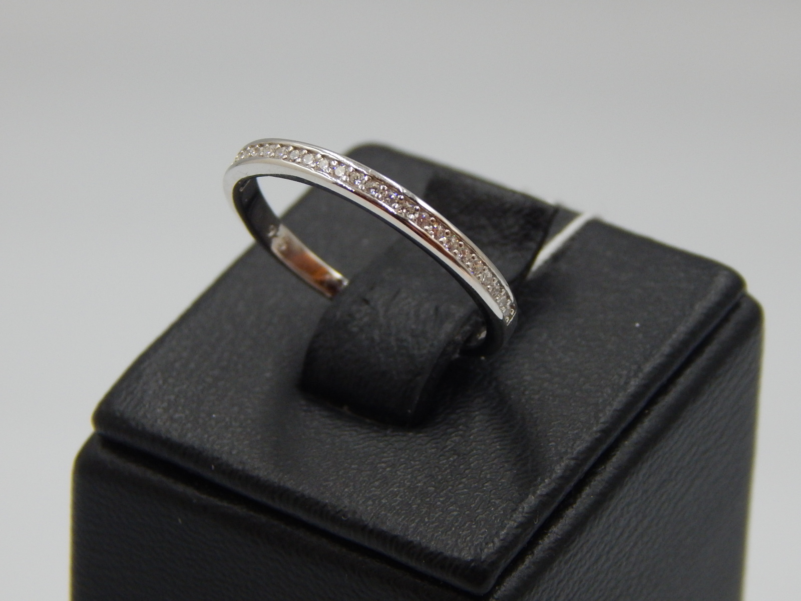 Серебряное кольцо с цирконием (30538042) 1