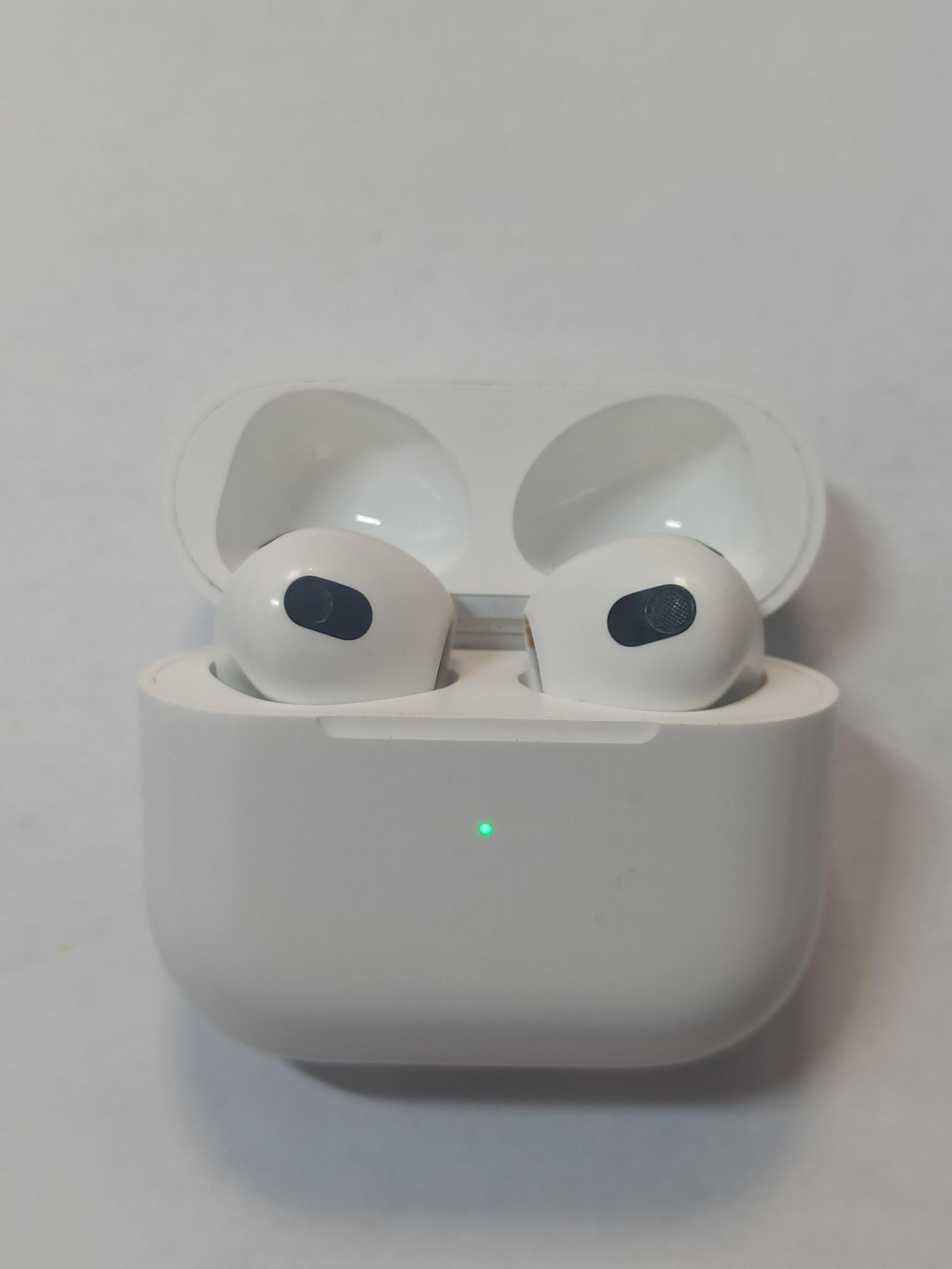 Наушники Apple AirPods 3 with MagSafe Charging Case (MME73) 0