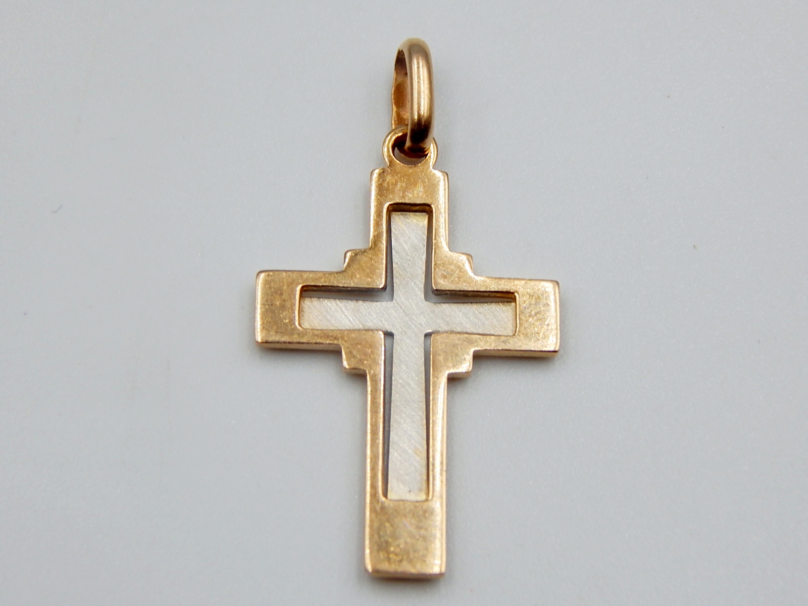 Підвіс-хрест з червоного та білого золота (32568189) 3