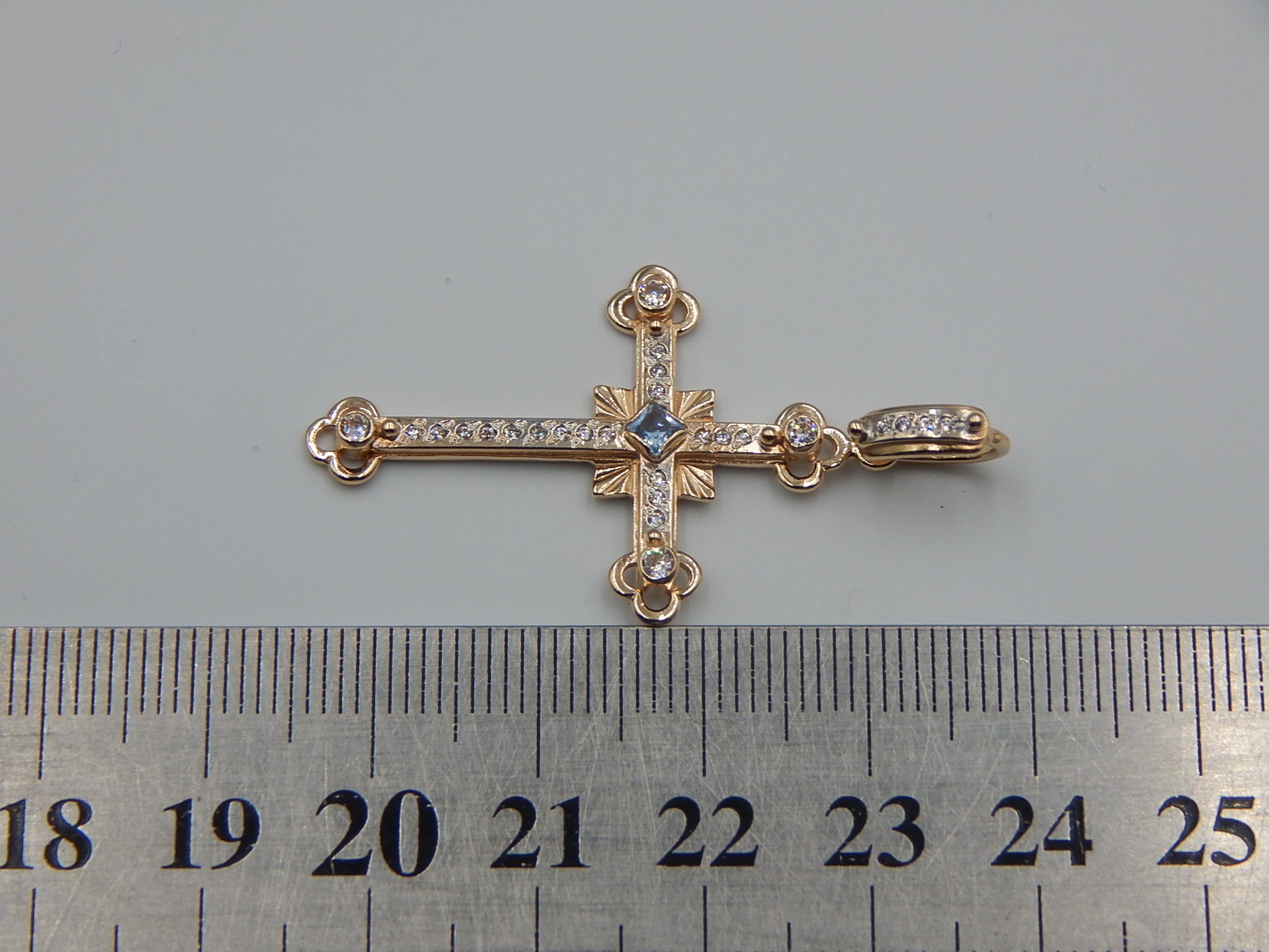 Підвіс-хрест з червоного та білого золота з цирконієм (33688141) 4