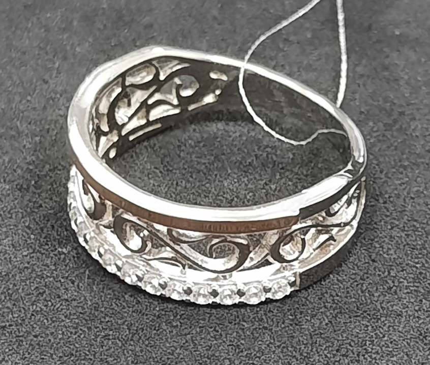 Серебряное кольцо с цирконием (31299362) 0