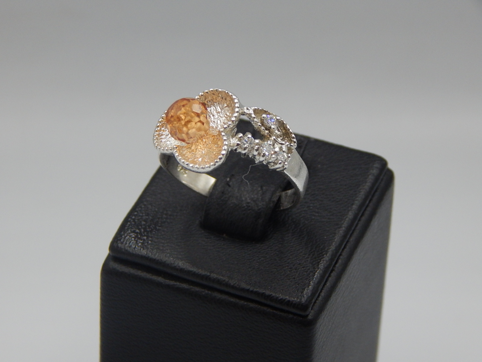 Серебряное кольцо с цирконием и стеклом (30617935) 1