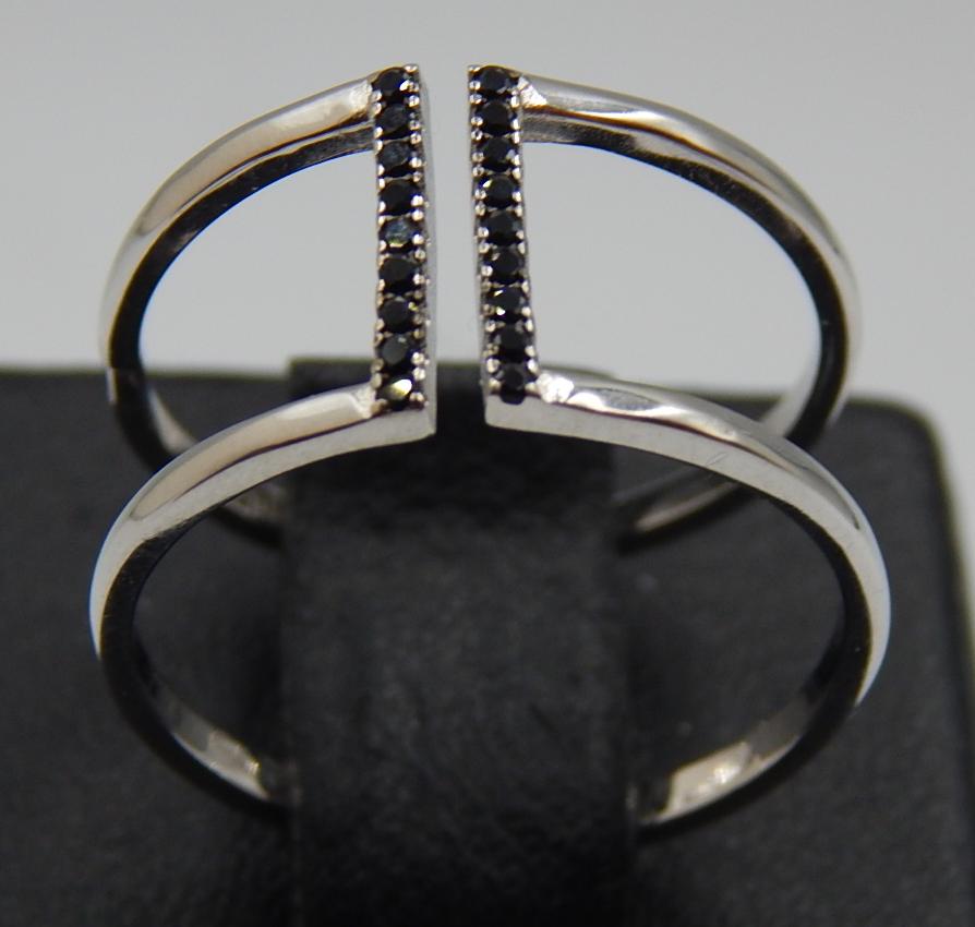 Серебряное кольцо с цирконием (30537130) 0
