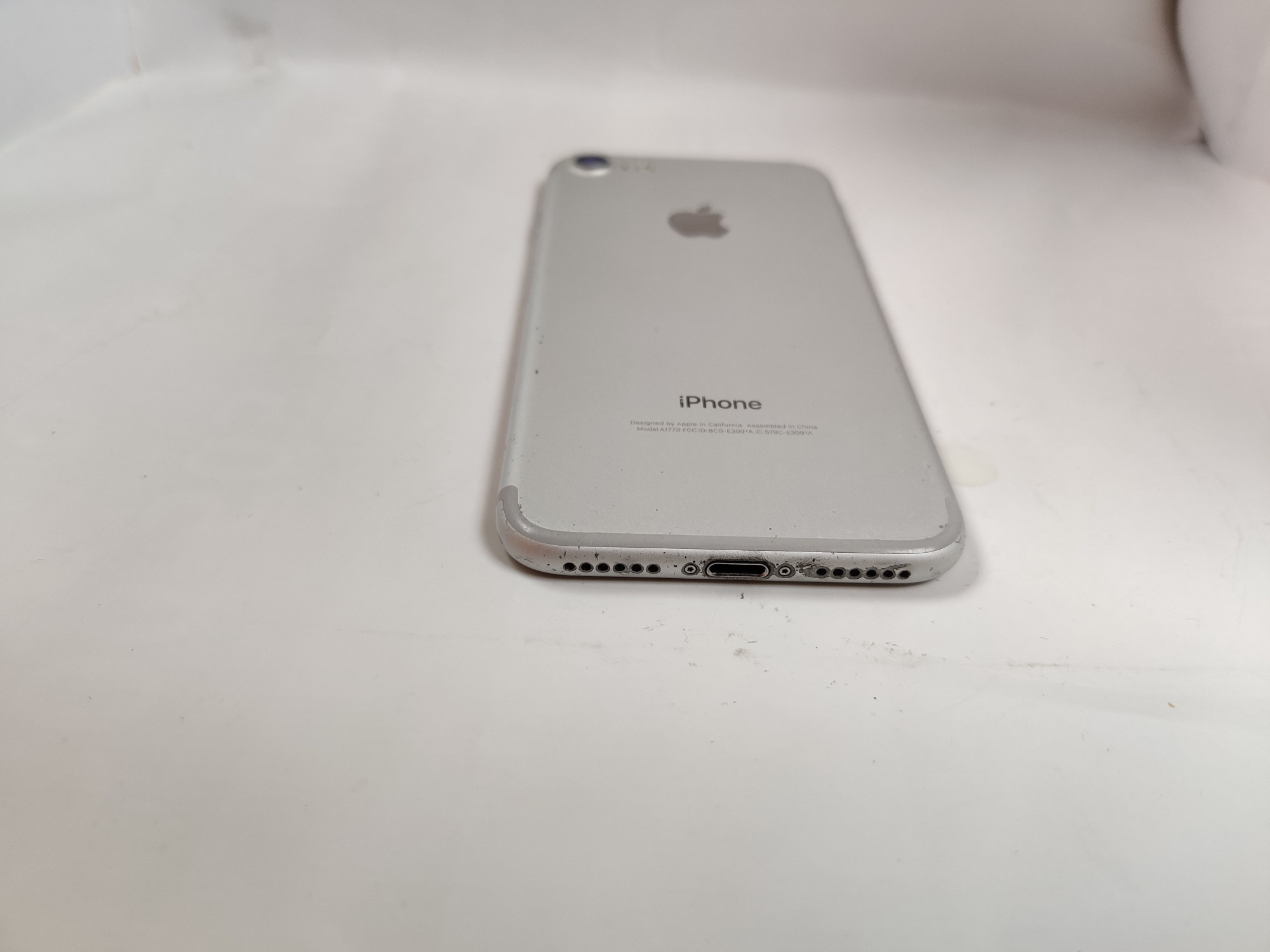Apple iPhone 7 32Gb Silver 1