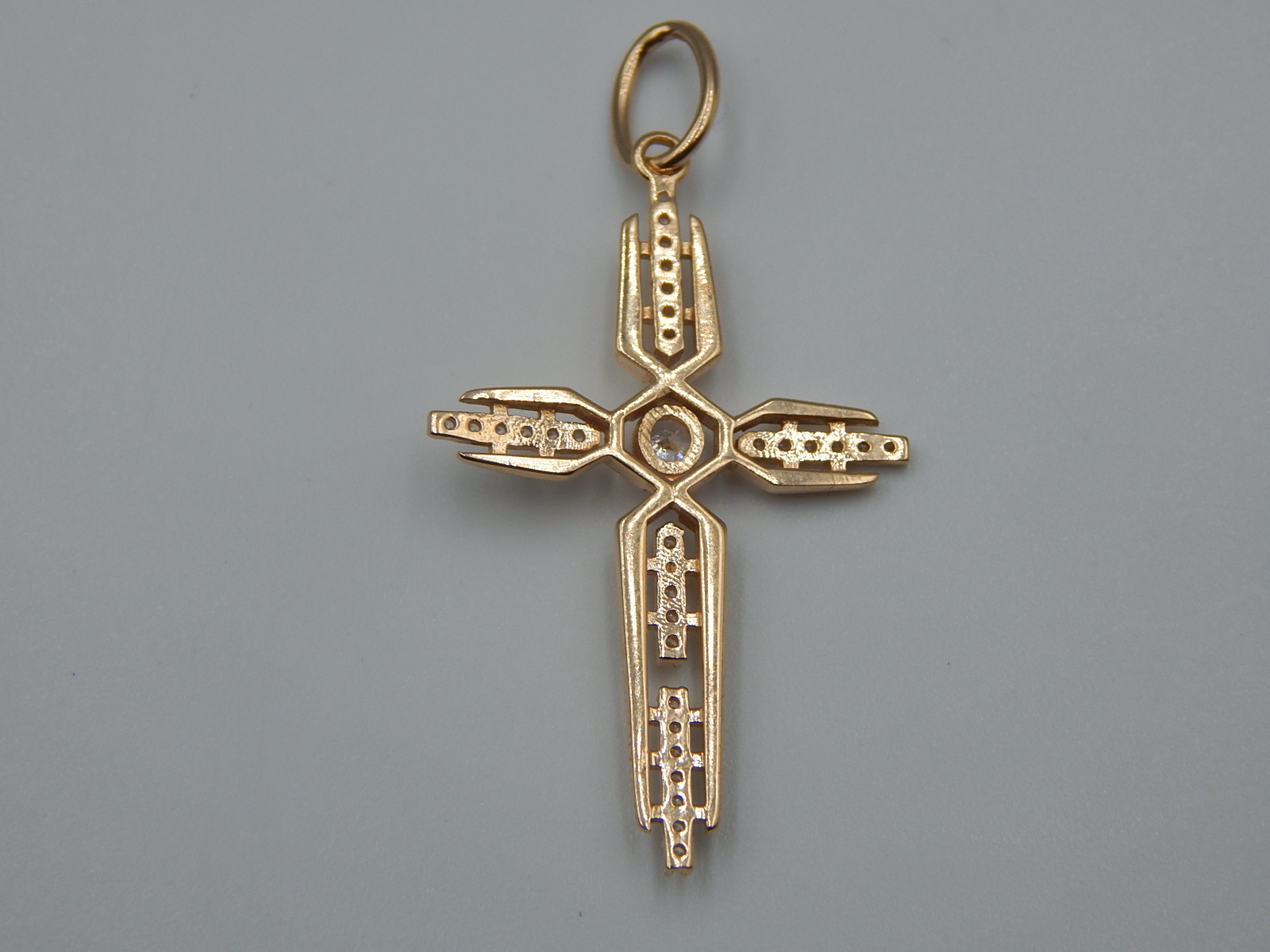 Підвіс-хрест з червоного золота з цирконієм (33930195) 3