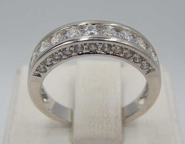 Серебряное кольцо с цирконием (31933391) 0