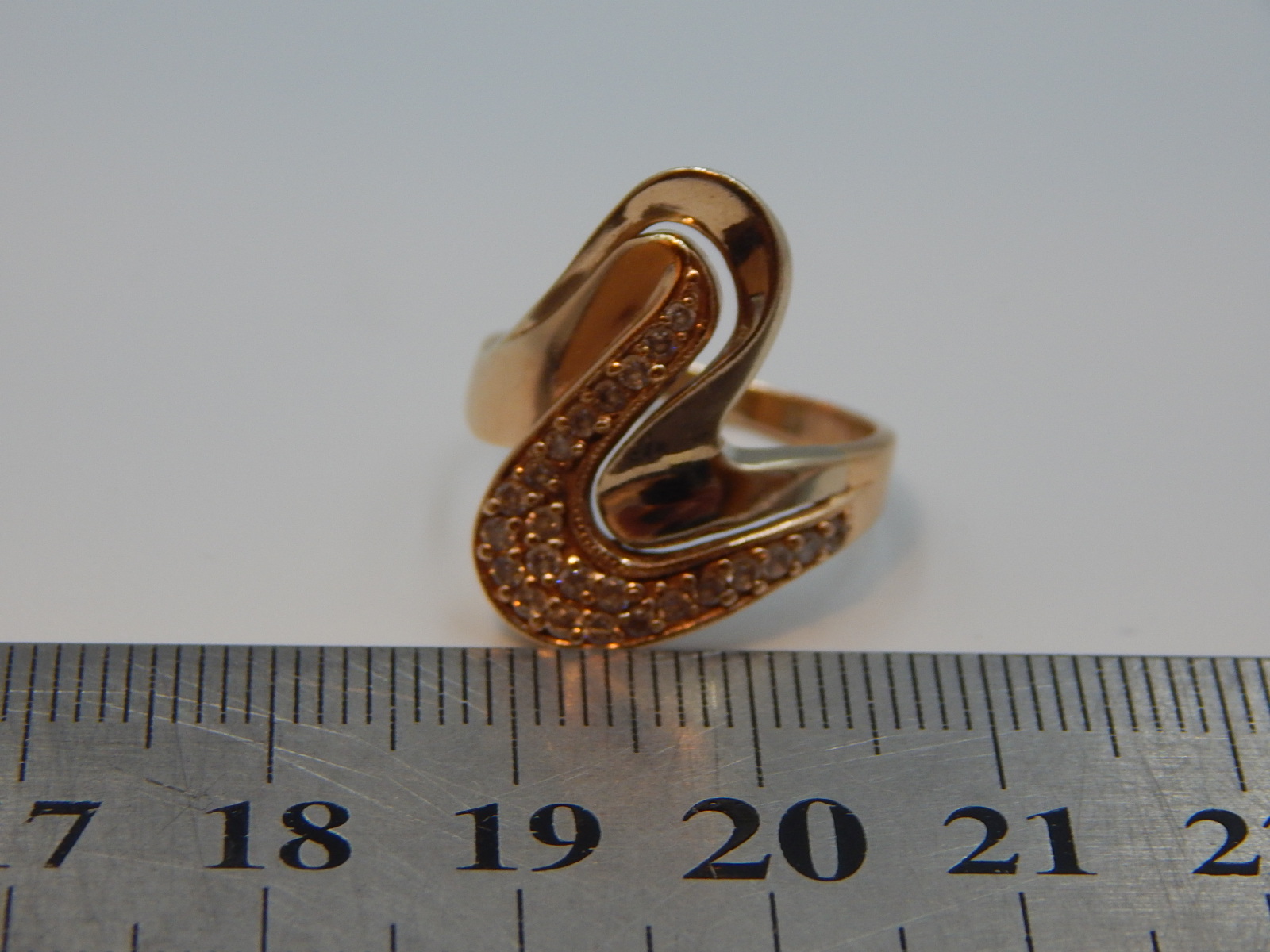 Кольцо из красного и белого золота с цирконием (33612756)  6