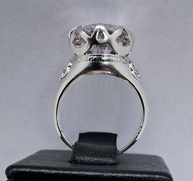 Серебряное кольцо с цирконием (32648093) 1