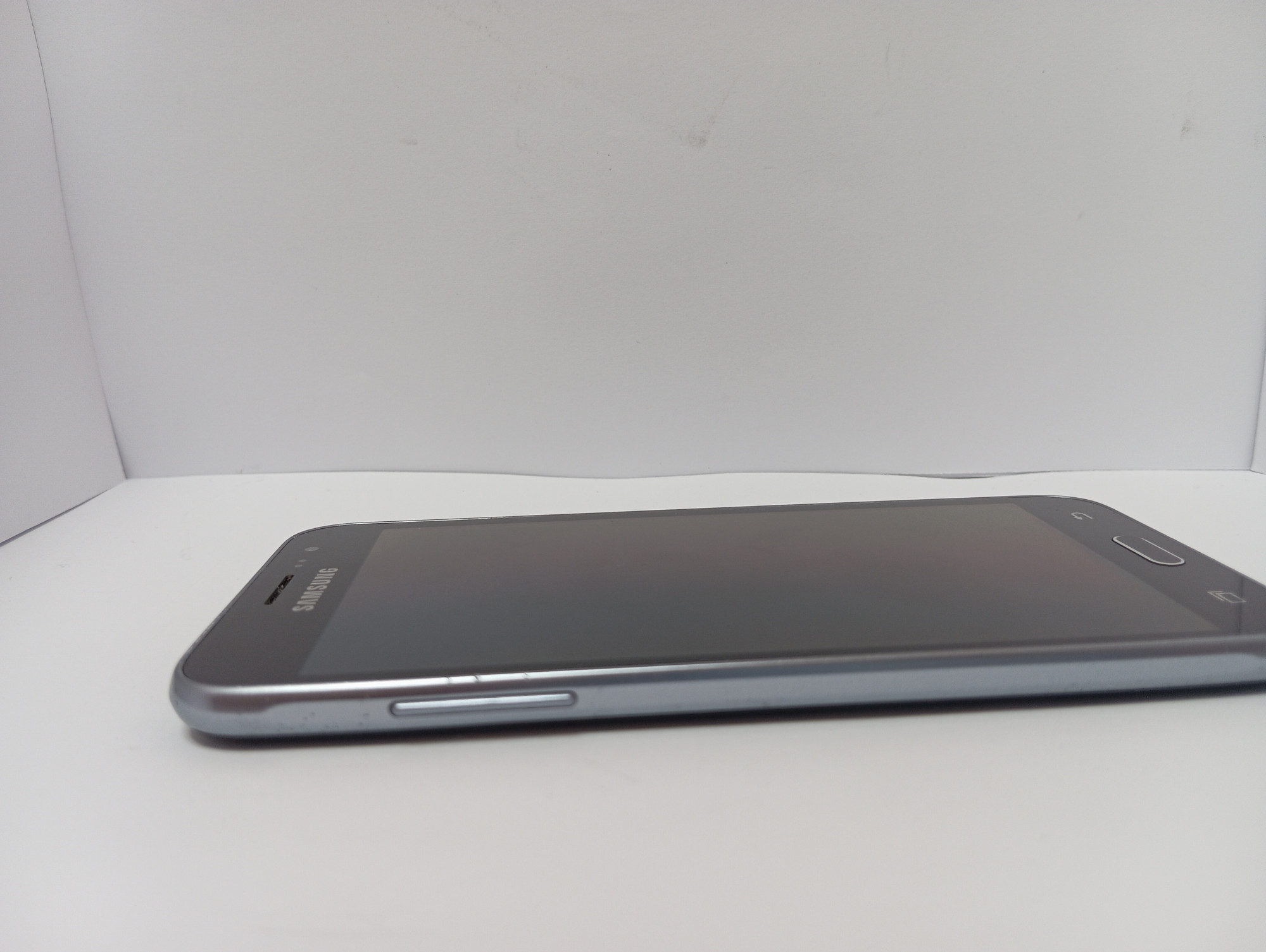 Samsung Galaxy J3 (SM-J320F) 1/8Gb 3