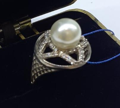 Серебряное кольцо с жемчугом и цирконием (29277057) 1