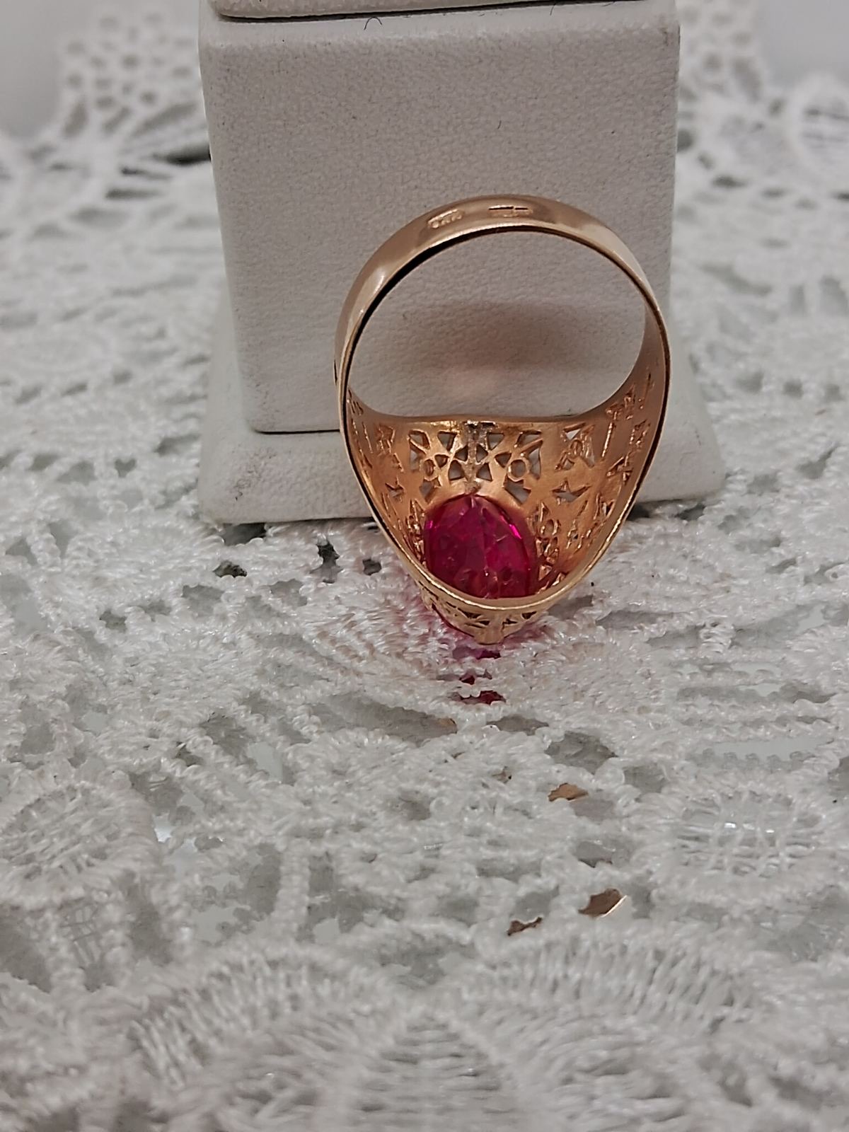 Кольцо из красного золота с корундом (33024933) 4